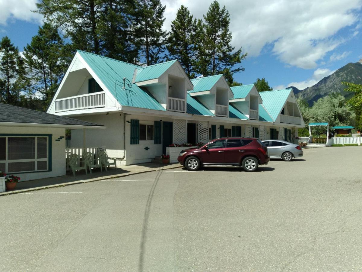 Appletree Inn Radium Hot Springs Exterior foto