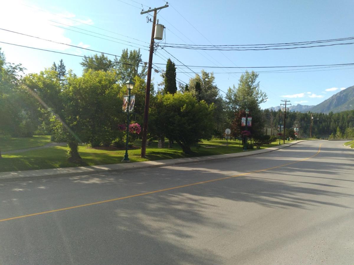 Appletree Inn Radium Hot Springs Exterior foto