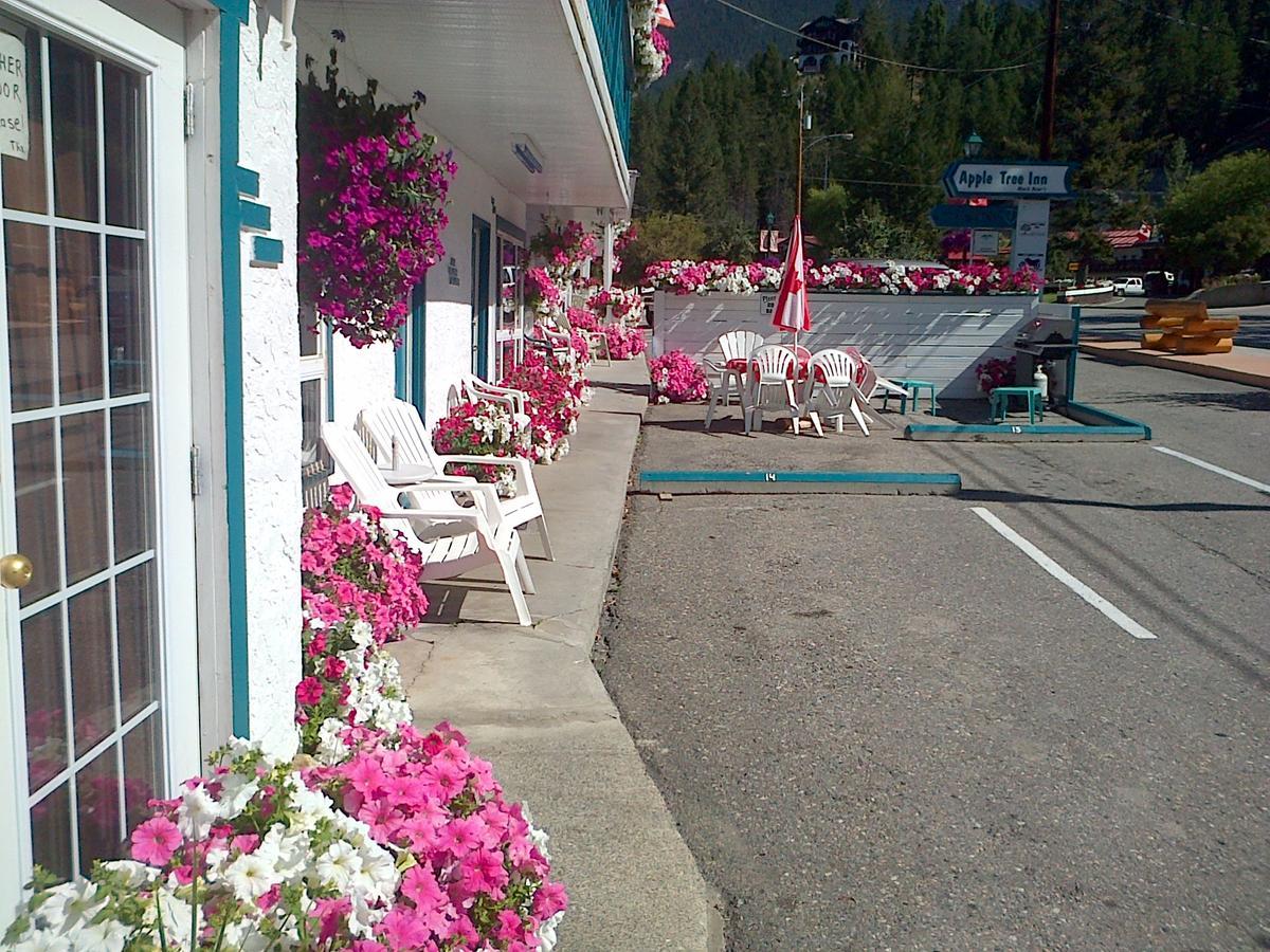 Appletree Inn Radium Hot Springs Exterior foto